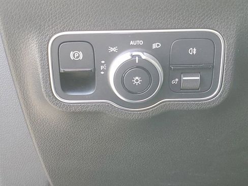 Used 2021 Mercedes-Benz GLB 250 4MATIC image 8