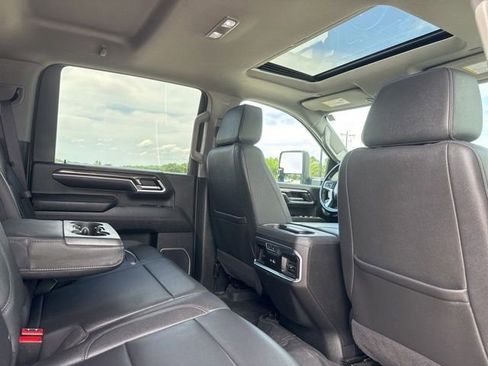 Used 2024 Chevrolet Silverado 2500 LTZ w/ LTZ Convenience Package AWD/4WD image 18