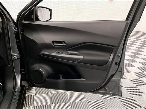New 2025 Nissan Kicks Play S image 29