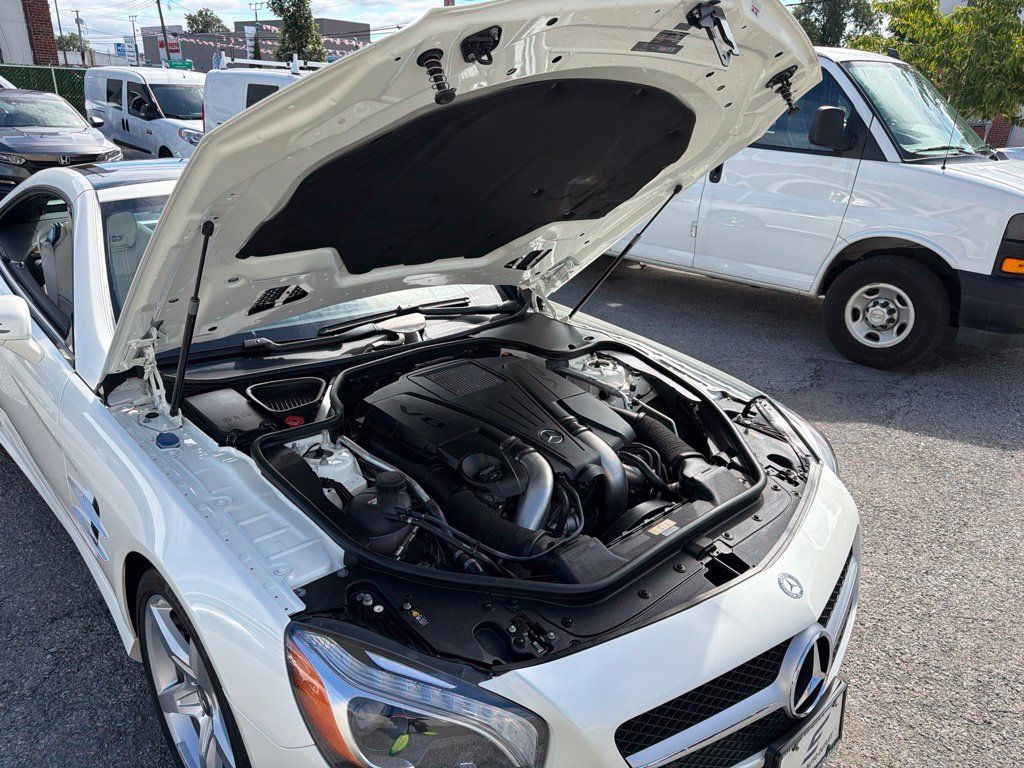 Used 2015 Mercedes-Benz SL 550 image 10