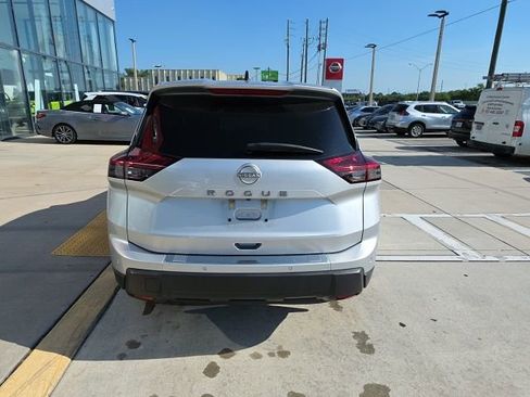Used 2024 Nissan Rogue S image 5