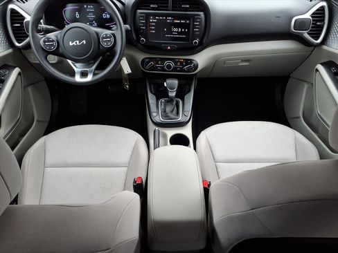 Used 2024 Kia Soul LX w/ Option Group 015 image 18