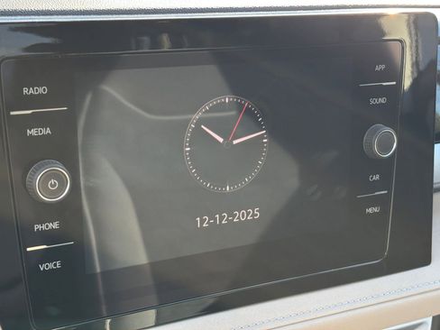 Used 2025 Volkswagen Taos SE image 21