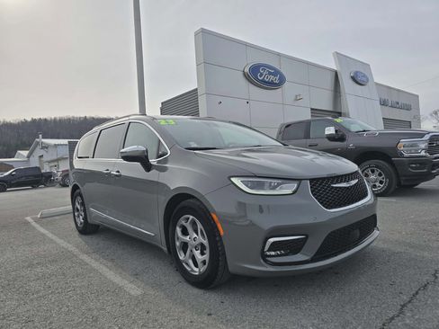 Used 2023 Chrysler Pacifica Limited FWD image 1