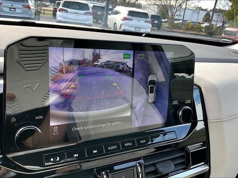 Used 2023 Nissan Pathfinder SL image 11