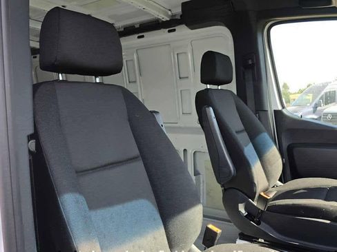 Used 2025 Mercedes-Benz Sprinter 2500 image 13