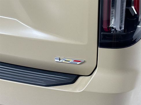 Used 2023 Cadillac Escalade V w/ LPO, ONYX Package AWD/4WD image 40
