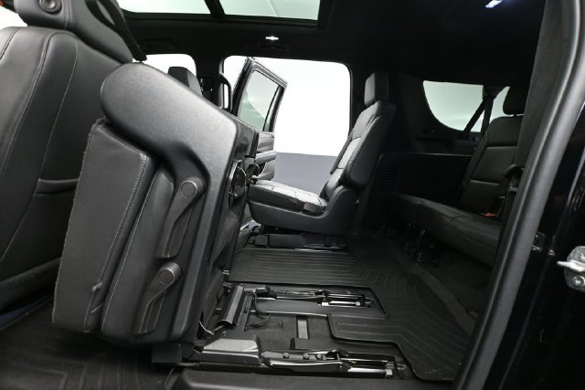 Used 2022 Chevrolet Suburban LT w/ Luxury Package AWD/4WD image 33