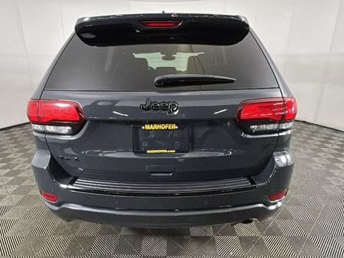 Used 2018 Jeep Grand Cherokee Altitude AWD/4WD image 3