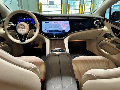 Used 2022 Mercedes-Benz EQS 580 4MATIC Sedan image 6