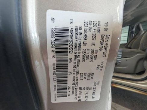 Used 2006 Chrysler Town & Country FWD image 42