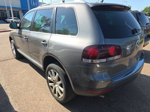 Used 2010 Volkswagen Touareg TDI AWD/4WD image 12