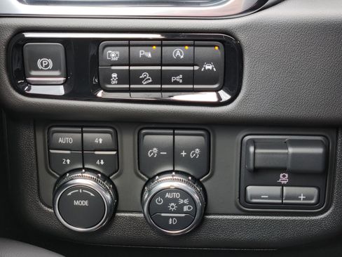 Used 2025 GMC Yukon XL Elevation AWD/4WD image 25