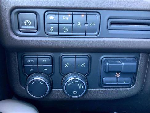 Used 2021 Chevrolet Tahoe Z71 w/ Z71 Signature Package image 29