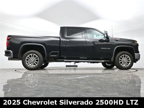 Used 2025 Chevrolet Silverado 2500 LTZ w/ LTZ Premium Package image 16