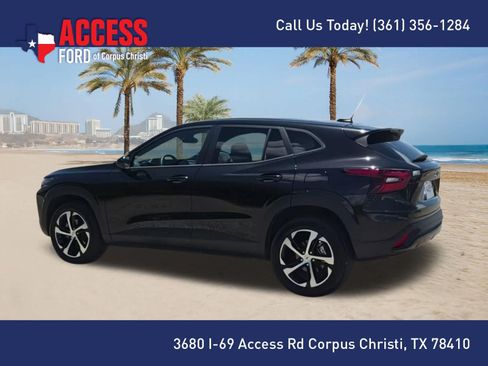 Used 2025 Chevrolet Trax RS FWD image 6
