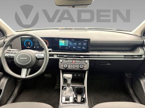 Used 2025 Hyundai Tucson SE FWD image 2