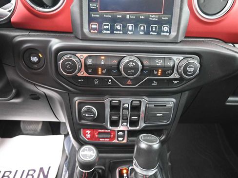 Used 2022 Jeep Gladiator Rubicon w/ LED Lighting Group AWD/4WD image 9