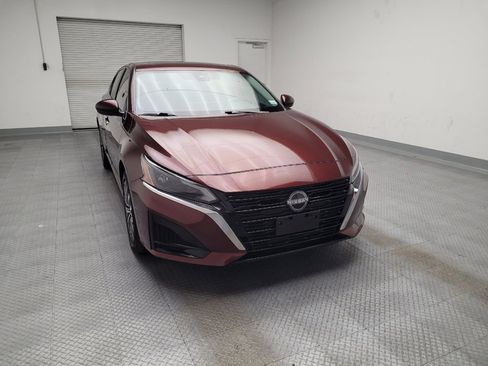 Used 2023 Nissan Altima 2.5 SV w/ SV Premium Package image 14