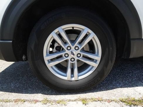 Used 2024 Ford Explorer XLT RWD image 39
