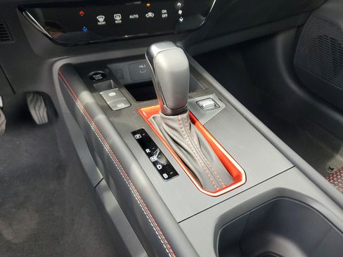 New 2026 Nissan Kicks SR FWD image 17