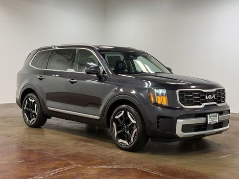 Used 2025 Kia Telluride S AWD/4WD image 22