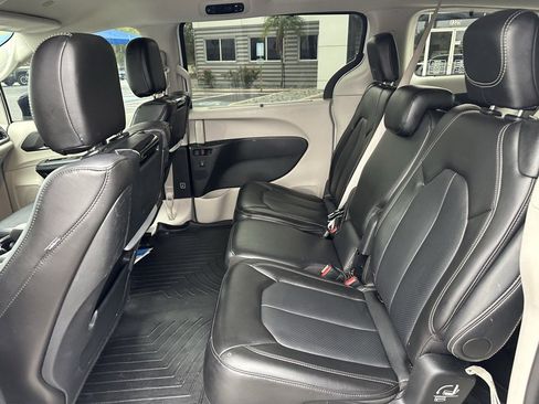 Used 2024 Chrysler Pacifica Touring-L w/ Uconnect Theater Family Group image 16