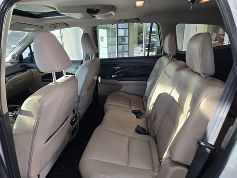 Used 2020 Honda Pilot Touring image 39