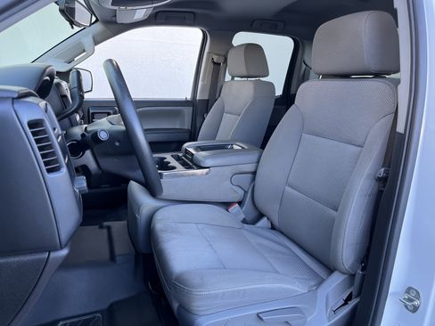 Used 2019 Chevrolet Silverado 1500 Custom w/ Custom Convenience Package image 12