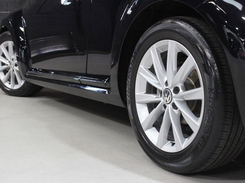 Used 2018 Volkswagen Beetle 2.0T S w/ Style & Comfort Package image 22