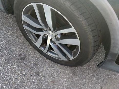 Used 2017 Honda Pilot Touring image 3
