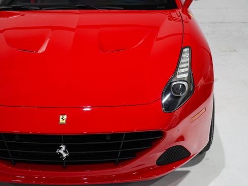 Used 2017 Ferrari California T RWD image 28