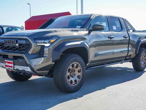 New 2025 Toyota Tacoma Trailhunter image 3