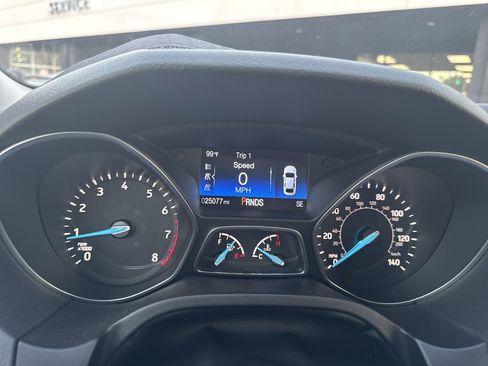 Used 2018 Ford Focus Titanium w/ Titanium Technology Package FWD image 15