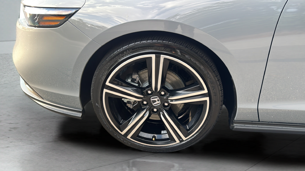 Used 2025 Honda Accord Sport image 25