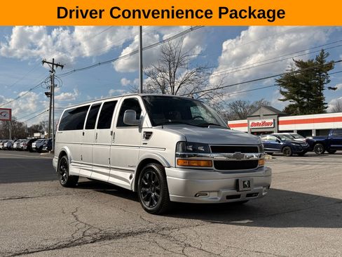 Used 2023 Chevrolet Express 2500 Extended RWD image 4