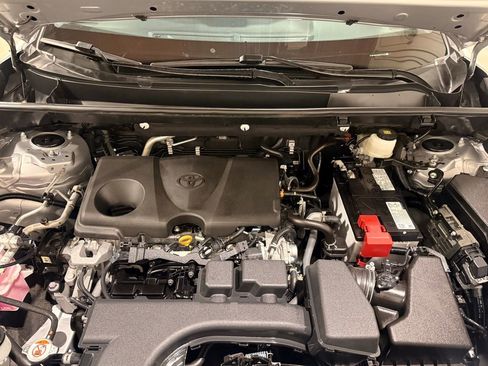 Used 2025 Toyota RAV4 XLE AWD/4WD image 11