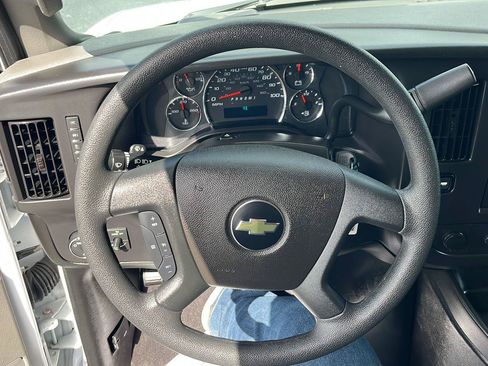 Used 2025 Chevrolet Express 3500 LT w/ LT Preferred Equipment Group RWD image 10
