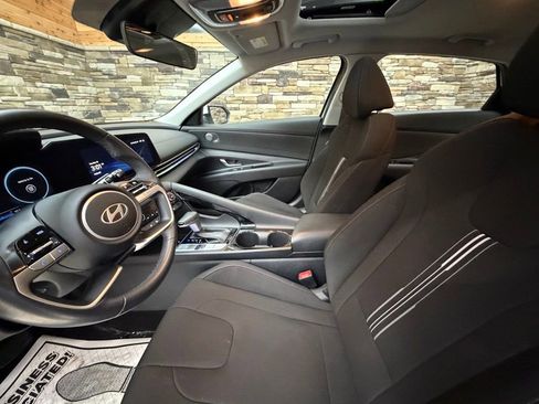Certified 2024 Hyundai Elantra SEL w/ Convenience Package image 11