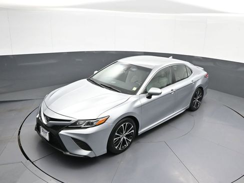Certified 2020 Toyota Camry SE w/ Cold Weather Package AWD/4WD image 33