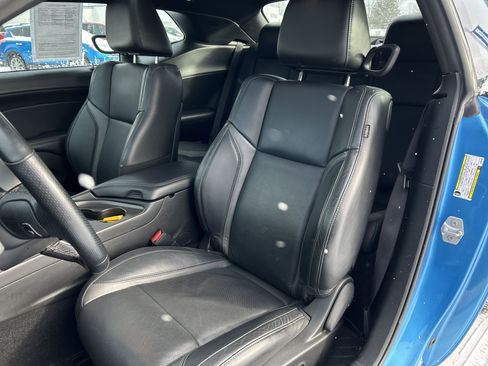 Used 2023 Dodge Challenger SXT w/ Plus Package image 14