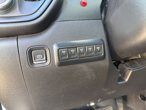 Used 2021 GMC Sierra 3500 4x4 Crew Cab w/ Convenience Package image 32