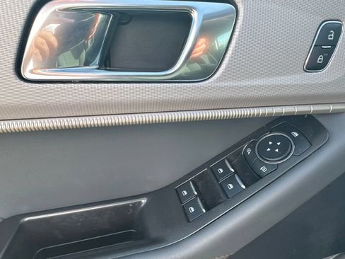 Used 2025 Ford Explorer Active RWD image 11