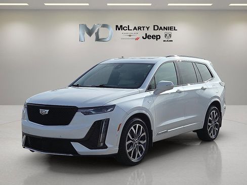 Used 2021 Cadillac XT6 Sport image 2