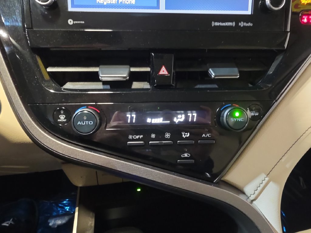 Used 2022 Toyota Camry XLE FWD image 16