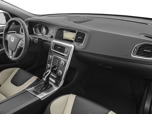 Used 2018 Volvo S60 T5 Cross Country Platinum image 16