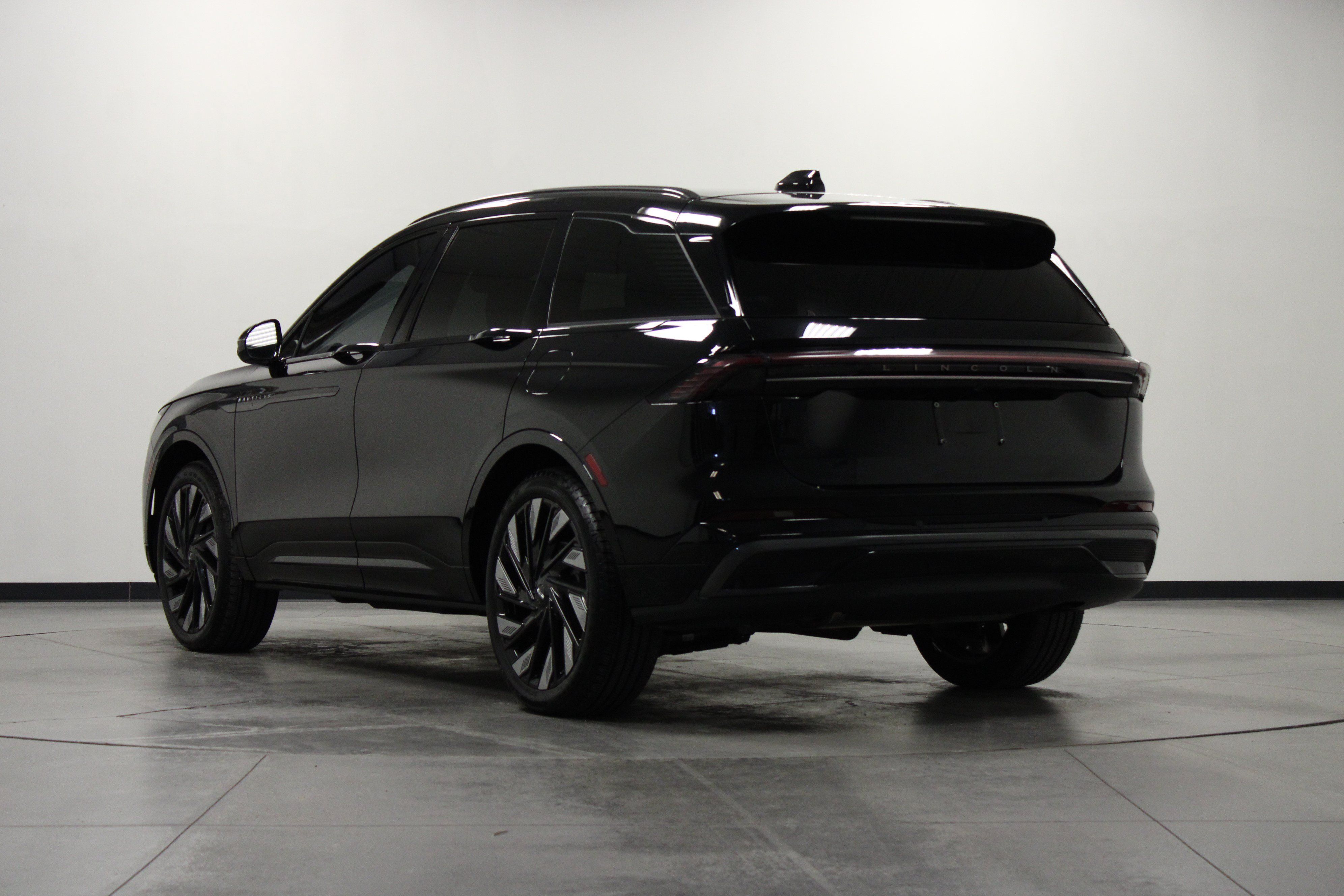 Used 2025 Lincoln Nautilus Reserve w/ Jet Appearance Package AWD/4WD image 6