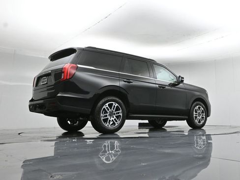 New 2026 Ford Expedition Active image 50