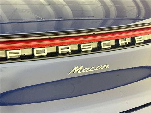 Certified 2026 Porsche Macan AWD/4WD image 25