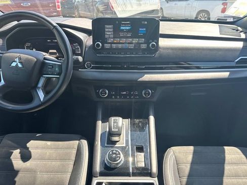 Used 2023 Mitsubishi Outlander SE FWD image 22
